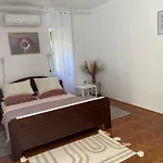Topic & Krk Location דירה קרק